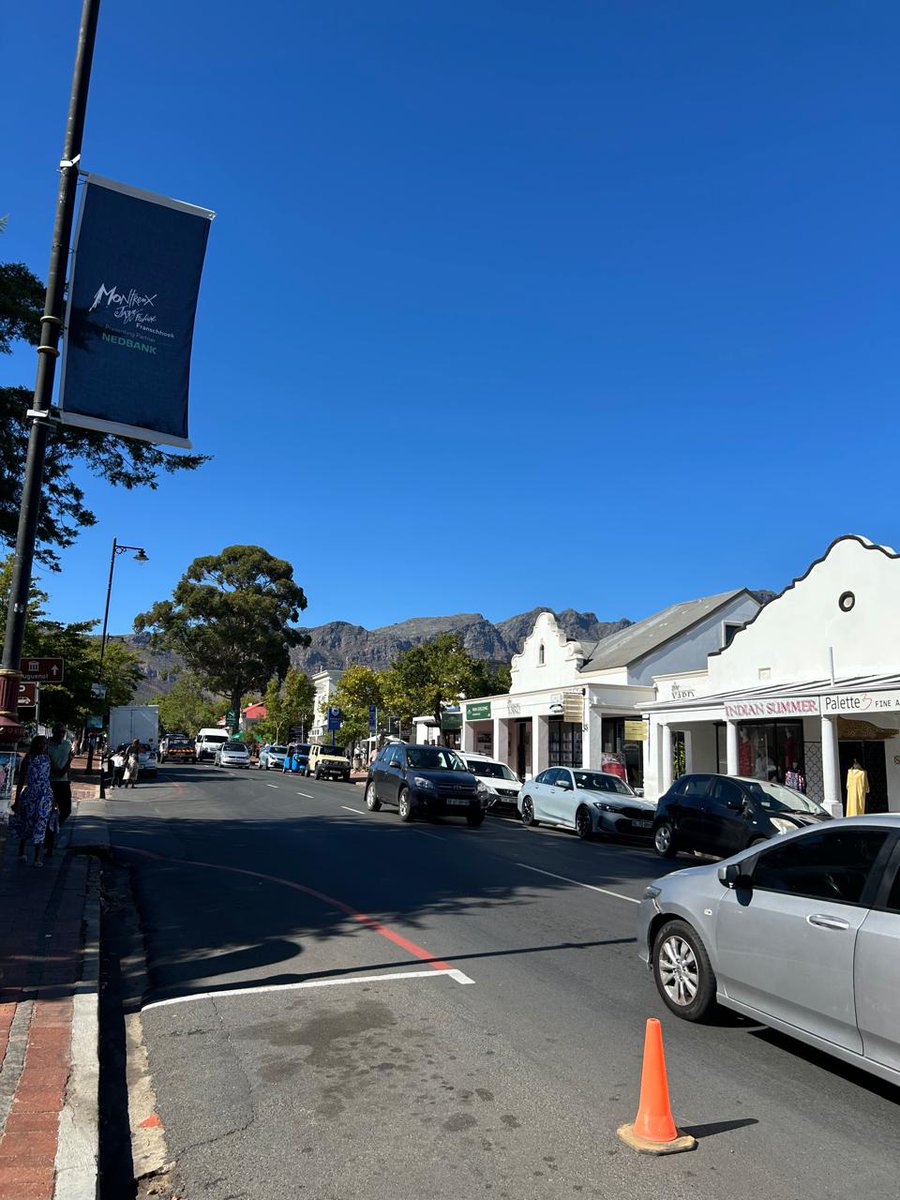 SAfmRadio's tweet image. Welcome to the Sunday edition of #Sessions with @KGMoeketsi 
Today we’re taking it slow and soaking it all in as we close our beautiful journey at the Montreux Jazz Festival in Franschhoek.
We wrap it up with a perfect Sunday sundowner, good music, great vibes, and unforgettable