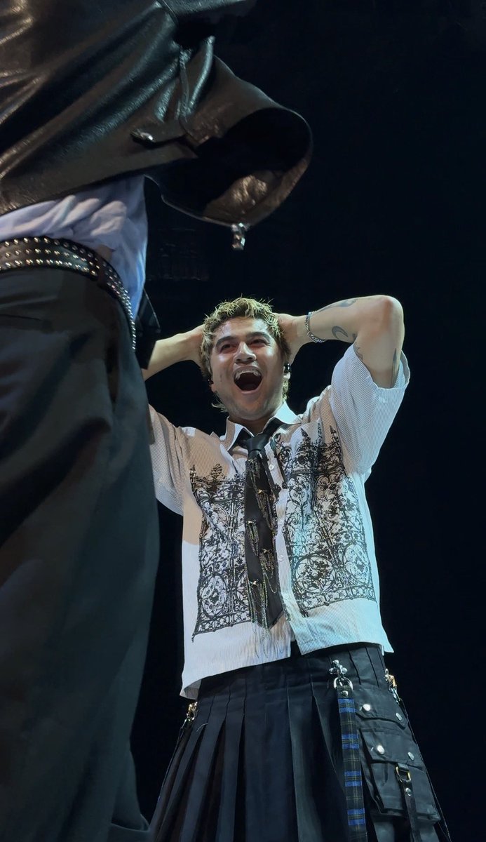 sally |✨ tweet media