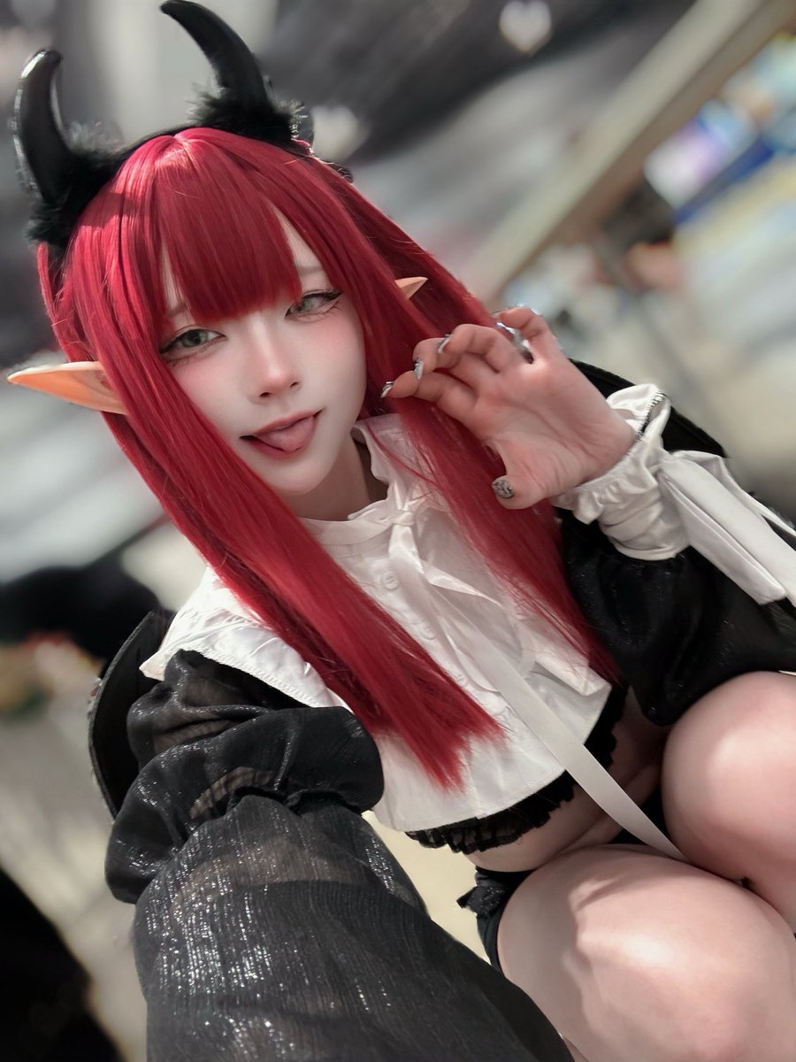 😈