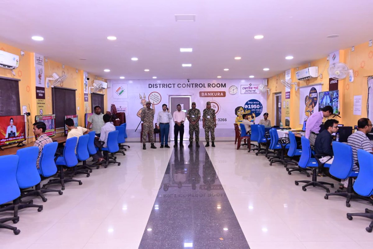 CEOWestBengal's tweet image. Glimpse of integrated District control room for media monitoring for #WBLA2026 at Bankura District West Bengal.
#WBLA2026 #ControlRoom #MediaMonitoring 
@ECISVEEP
@SpokespersonECI
@PIBKolkata
@airnews_kolkata 
@DMBankura