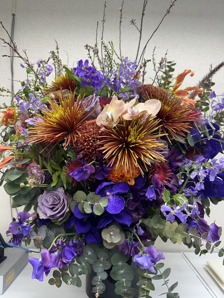 chuo_corp's tweet photo. 厚木市内で移転してリニューアルオープンしたシャンパンバーへお花を〜
繁忙期が過ぎたらシュワシュワぁ〜のシャンパンを飲み行こ〜🍾🌹 https://t.co/Lnp5FbIEve