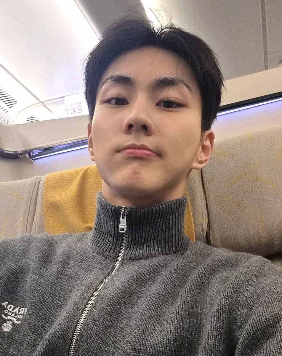 jungwon_mine's tweet photo. this is how you age when you're unproblematic https://t.co/hg6JbI5NxN