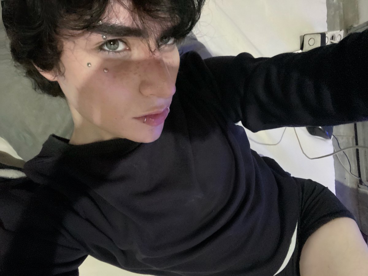 dann2000s's tweet photo. Aburrido y bien Chudai 🦇 https://t.co/ThyQXKSZay