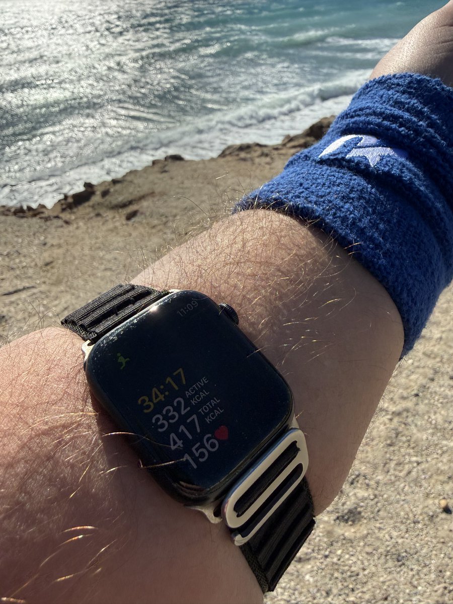 Mariusz_Invest's tweet image. Just me, the kettlebell, and the 🌊 sea…

Humble ❤️ 

#humble #nature #strength #minimalism #kettlebellflow