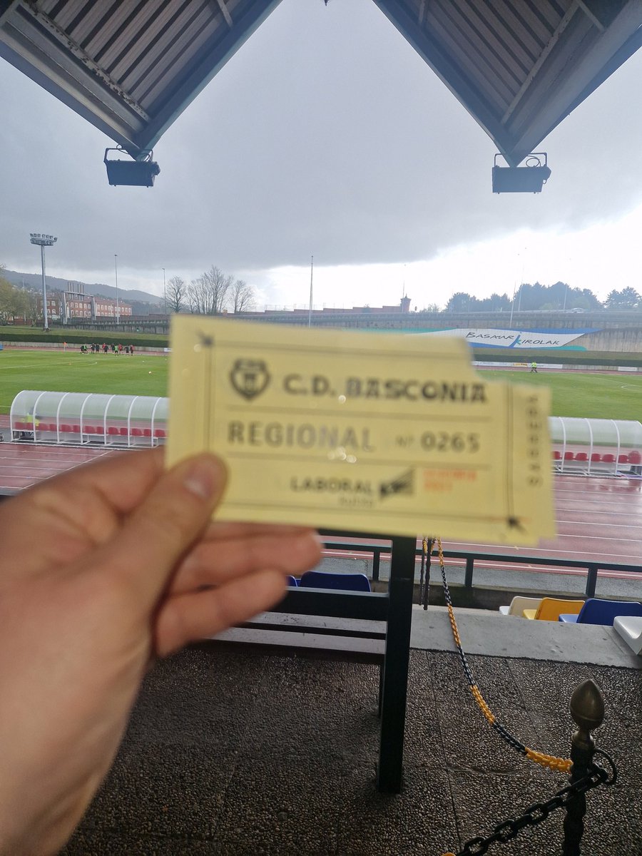 Under the Stocksbridge Sun. S Bullimore🎙🎧⚽️🥅 tweet media