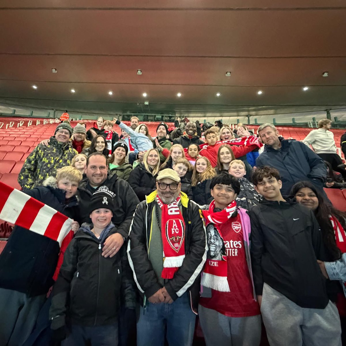 wecankickit's tweet photo. An unforgettable experience for our families at Emirates Stadium! @ArsenalWFC ❤️
#wecankickit ⚽️🎗 https://t.co/uPf9ruf7UB