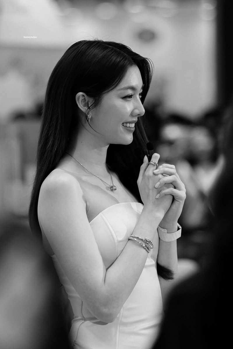 แม่ๆยังอยู่มั้ยค้าบบบ 

ORMKORN FACE OF LOLANE
#OrmLolaneNatureCodeBotanic
#OrmKornnaphat #ออมกรณ์นภัส