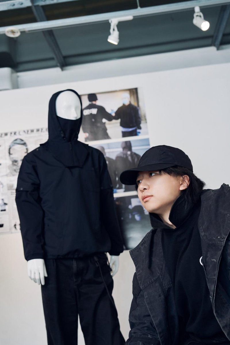 fashionsnap's tweet photo. 「医師も結局はガイドラインに縛られていて、さらに上位の産業や国家の利権がそれらを決定づけている。そうした権力の入れ子構造があって、そこから生じる矛盾や不合理が現場には山ほどあります。そうした問題を無視するのではなく、皆で考え直す契機にアートがなれば良いなと思うんです」 https://t.co/SX1Olmuee8