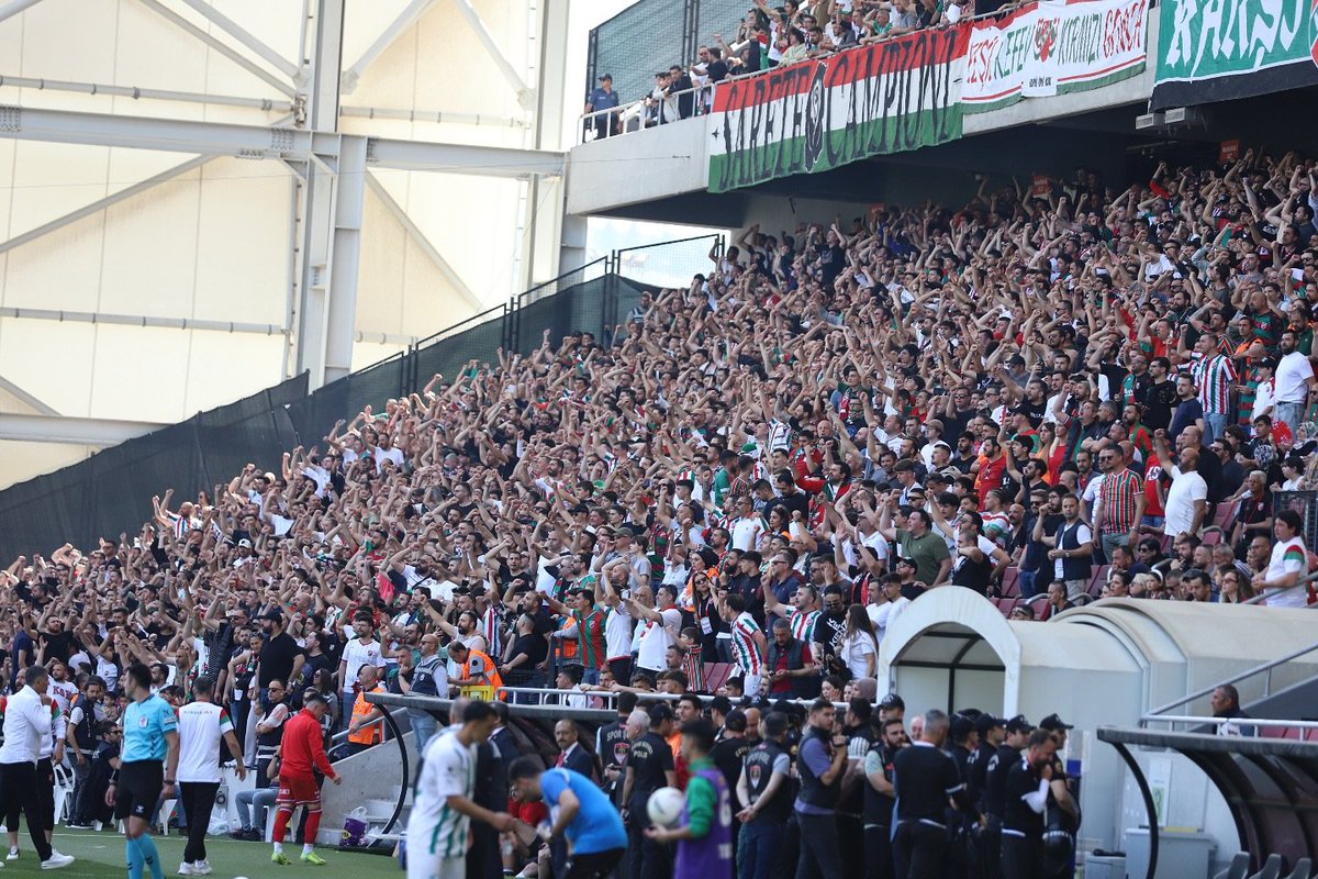 Beyaz Yakalı Semt Çocukları tweet media