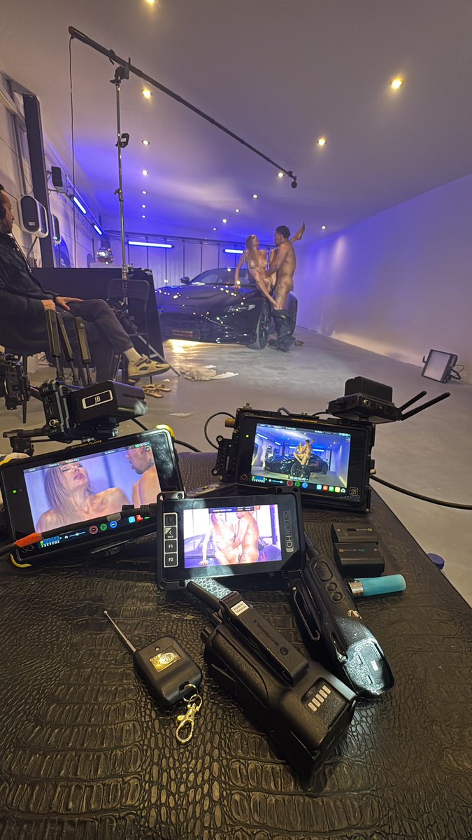 les_petites_fr's tweet photo. Le retour du porn-pro en France! #newconcept #newprod https://t.co/EMmQPfc6sA