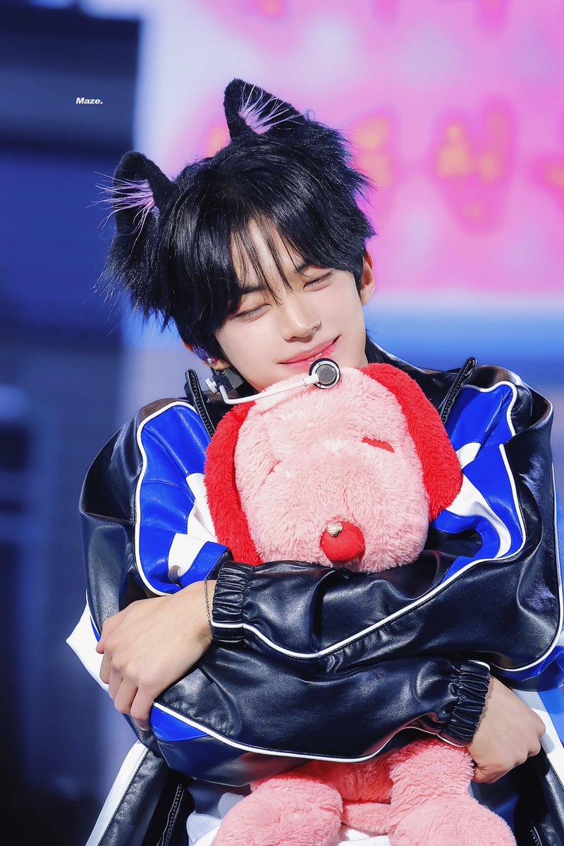 𝙈𝙖𝙯𝙚. tweet media