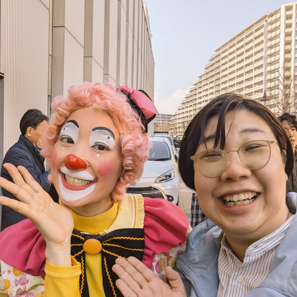 clownKP's tweet photo. ノーズさん、マギーちゃん、キキさん 最高のステージングでした。
セサミの舞台は、笑いあり、涙あり、みんな素敵すぎる。
#RONEandGigi
#OPENSESAME
#Clown https://t.co/fw6o66xU7f
