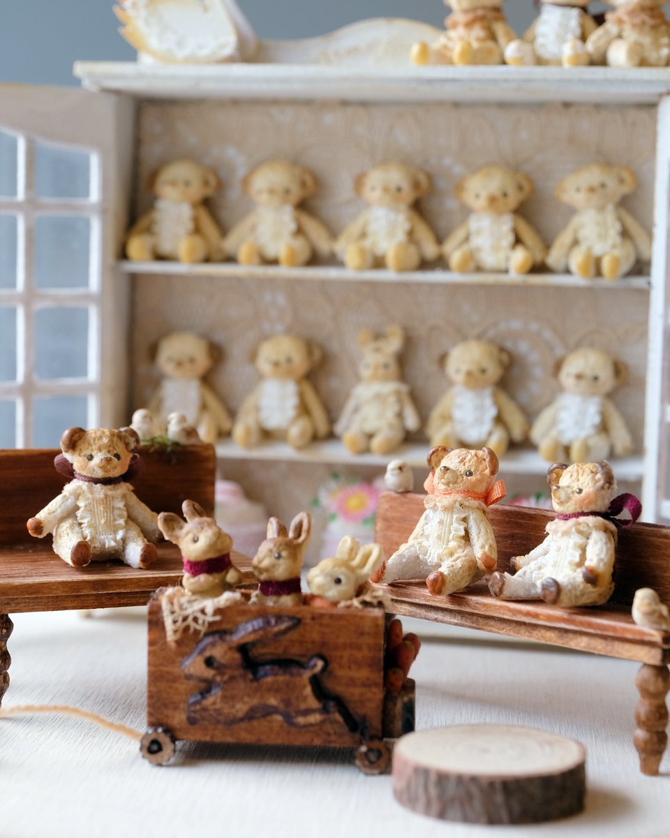 Upfarfield Dollhouse Salon tweet media