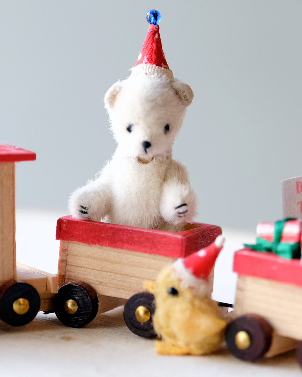 Upfarfield Dollhouse Salon tweet media