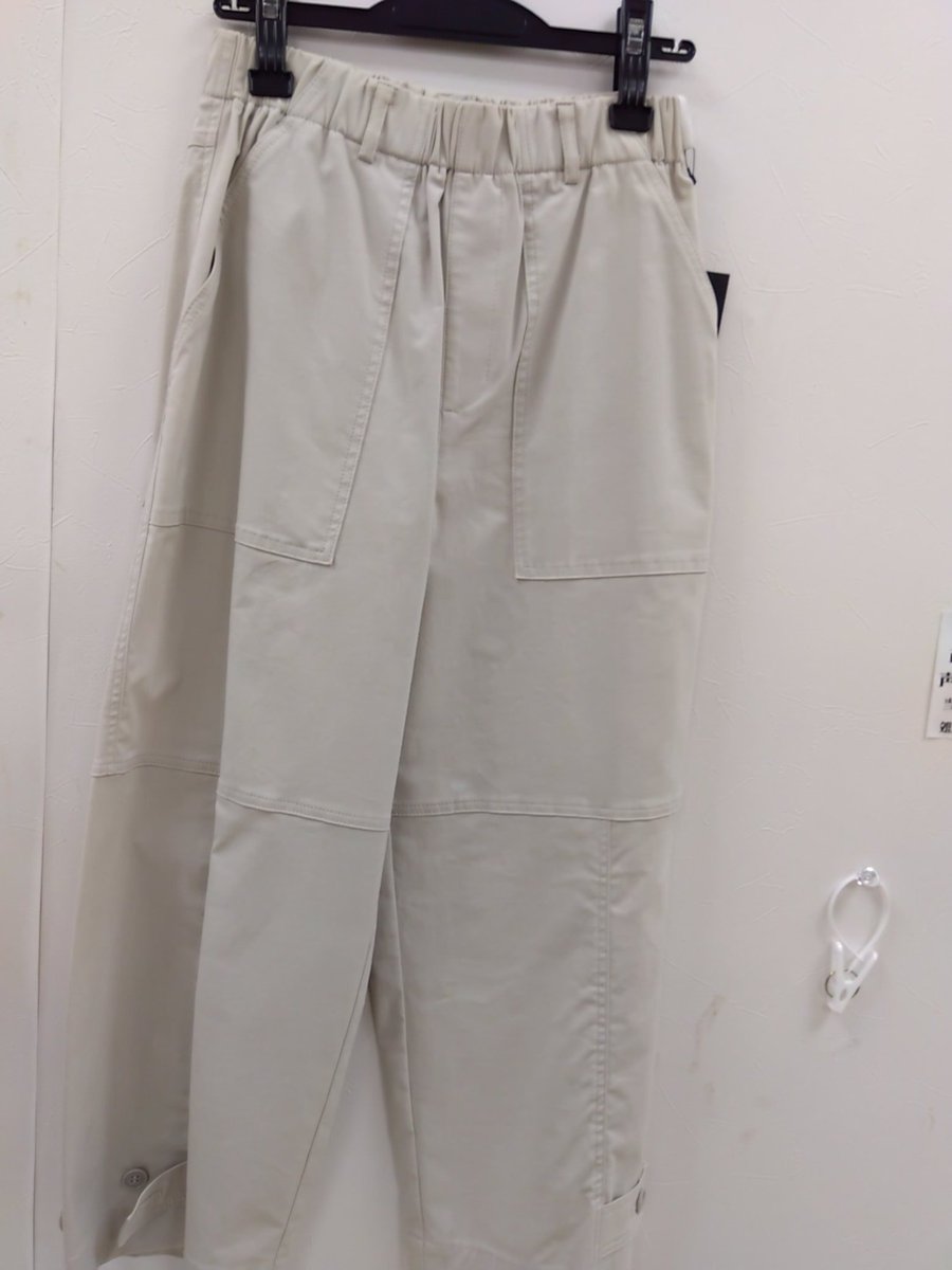 outletshop21's tweet photo. 今年のパンツの特徴はワイドでポケット付
30800円の品70％OFF
9240円 https://t.co/9eg1Kl72Tq
