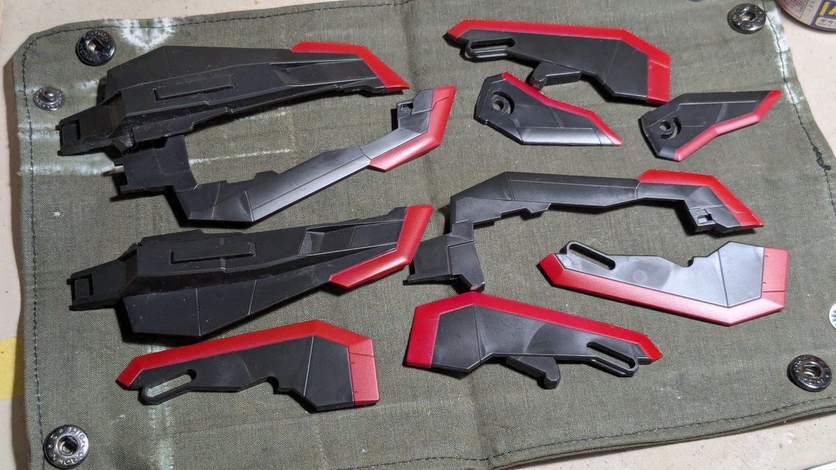 R・ヒューガ tweet media