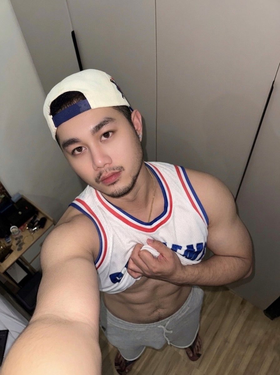 kygerjohnl's tweet photo. Handa ka bang lumuhod sa harap ko? 🙂‍↔️ https://t.co/VdswcuddKc