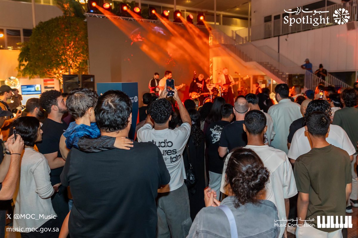 MOC_Music's tweet image. أُقيمت فعالية #تحت_الضوء في حي جميل بجدة، حيث جمعت المواهب المحلية مع جمهورها في مشهد عكس الحراك الإبداعي المتجدد، وجسّد دور #هيئة_الموسيقى في دعم صناعة مستقبل ثقافي موسيقي أكثر إشراقًا.

#Spotlight took place at Hayy Jameel in Jeddah, bringing local talents together with their