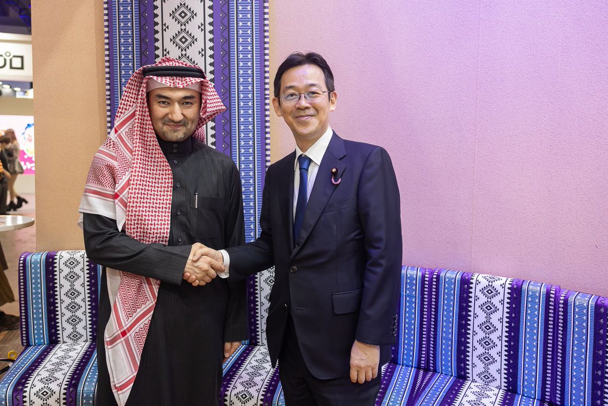 essambukhary's tweet photo. سعدتُ باستقبال معالي عضو البرلمان الياباني ونائب وزير التعليم والثقافة والرياضة والعلوم والتقنية الأسبق، السيد كين أكاماتسو، في جناح مانجا للإنتاج على هامش فعالية AnimeJapan. وشكّل اللقاء فرصة لتبادل الرؤى حول دبلوماسية المحتوى الإبداعي ودورها في تعزيز العلاقات الثقافية، إضافة إلى استعراض جهود مانجا للإنتاج في تمكين الشباب ورعاية المواهب في قطاعات المانجا والأنمي وألعاب الفيديو. 🇸🇦🇯🇵

@manga_prd