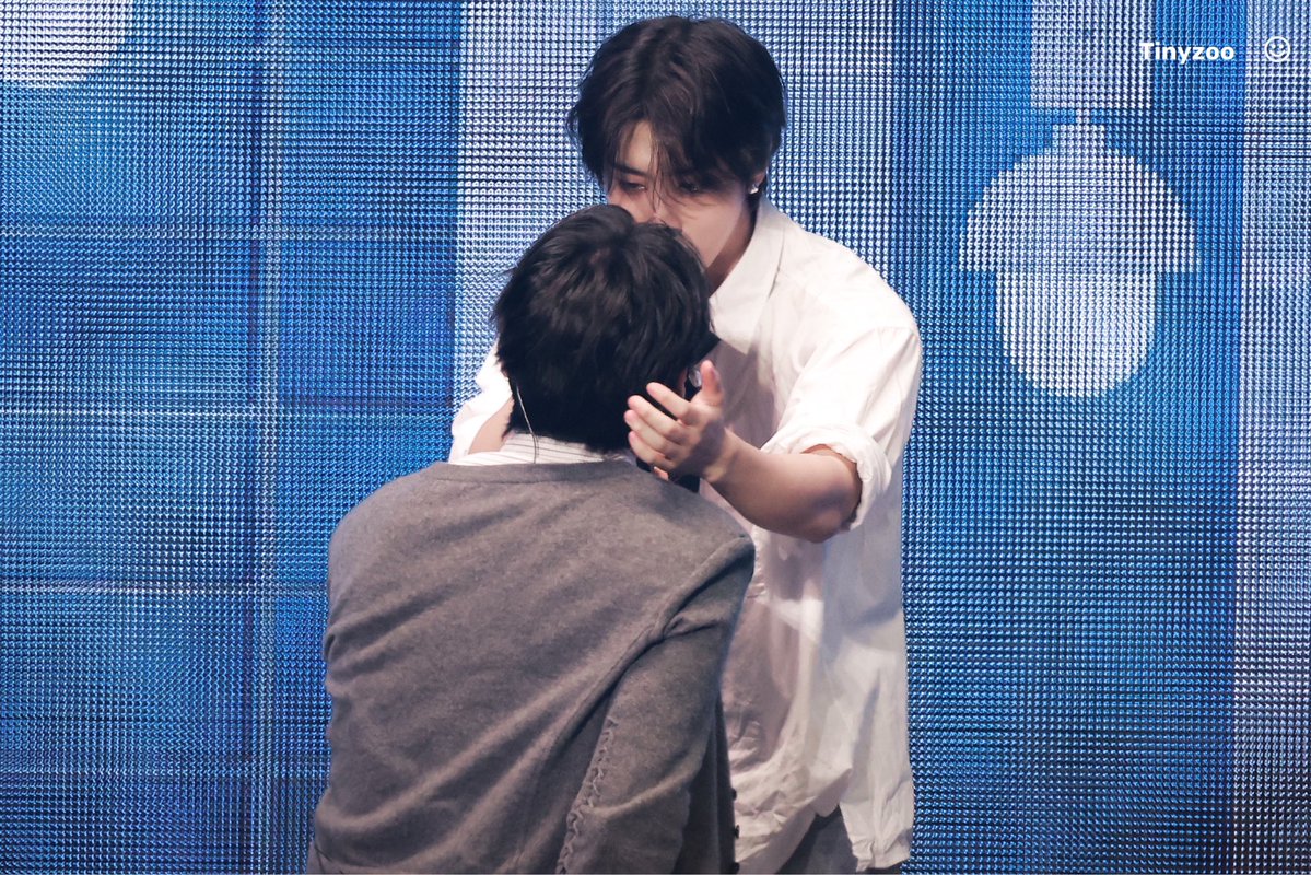 TinyzooOO tweet media