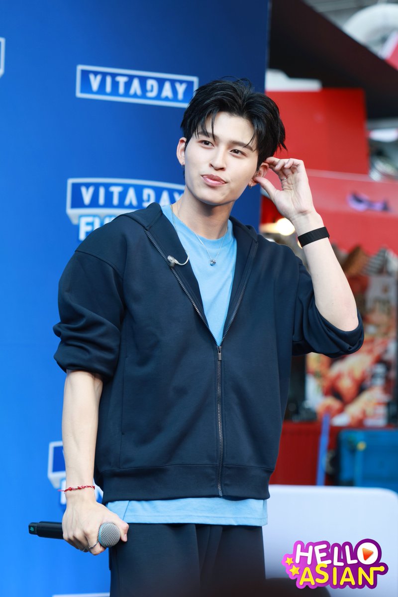 Hello Asian tweet media