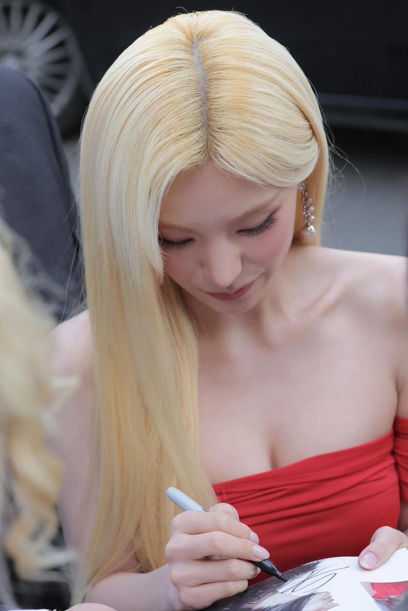 K. Gallery tweet media