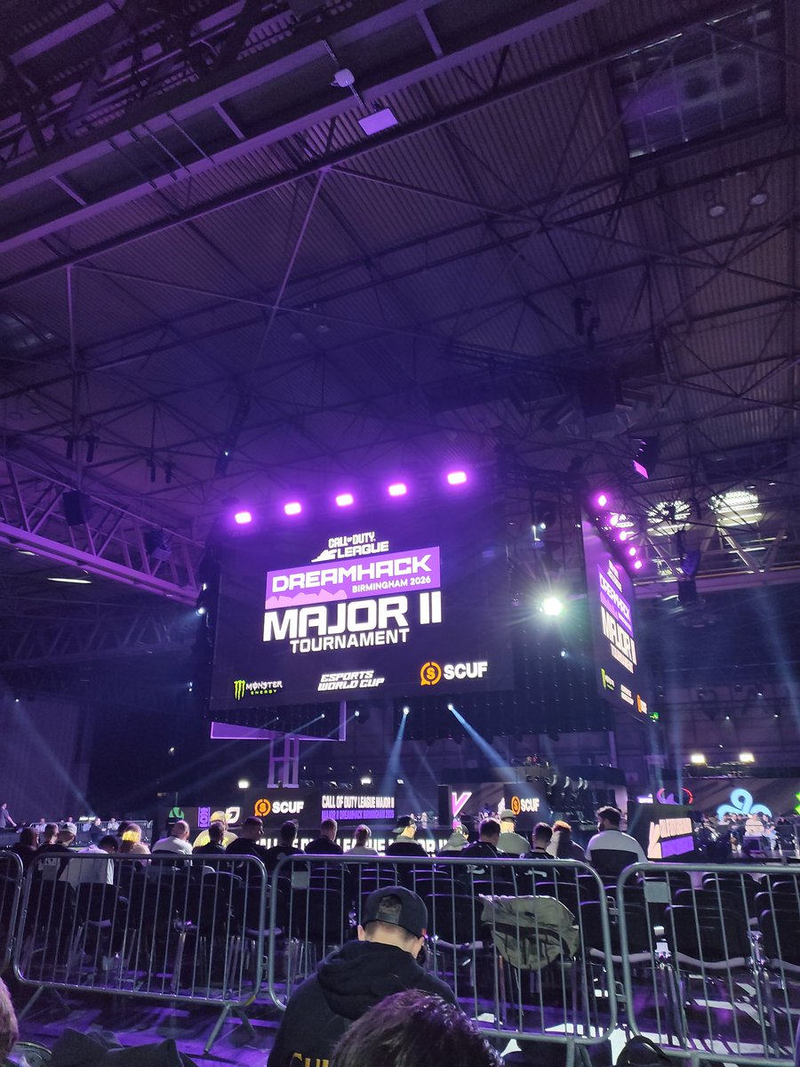 JOFFY53R's tweet photo. The final day of #dreamhack Got our seats early :) https://t.co/Cf6hSL7Upk