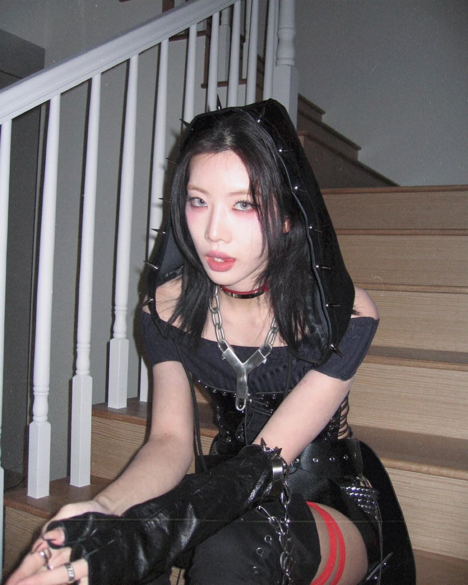 kpop moments that could kill a sapphic tweet media