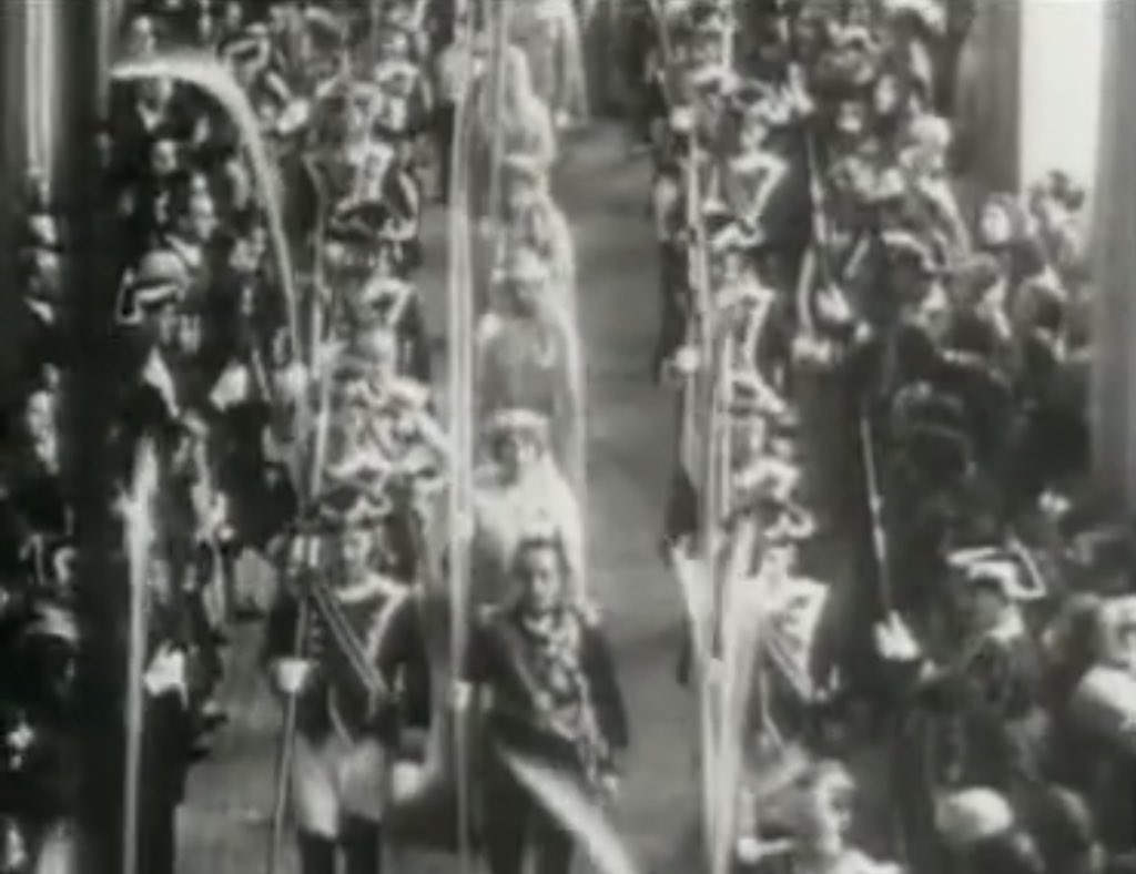 Wishing all my Catholic and Protestant friends and followers a happy Palm Sunday!🌿

King Alfonso XIII, Queen Victoria Eugenie, Infanta Beatriz and Infanta Maria Cristina during the Palm Sunday procession in the Royal Chapel of the Royal Palace of Madrid, 1931