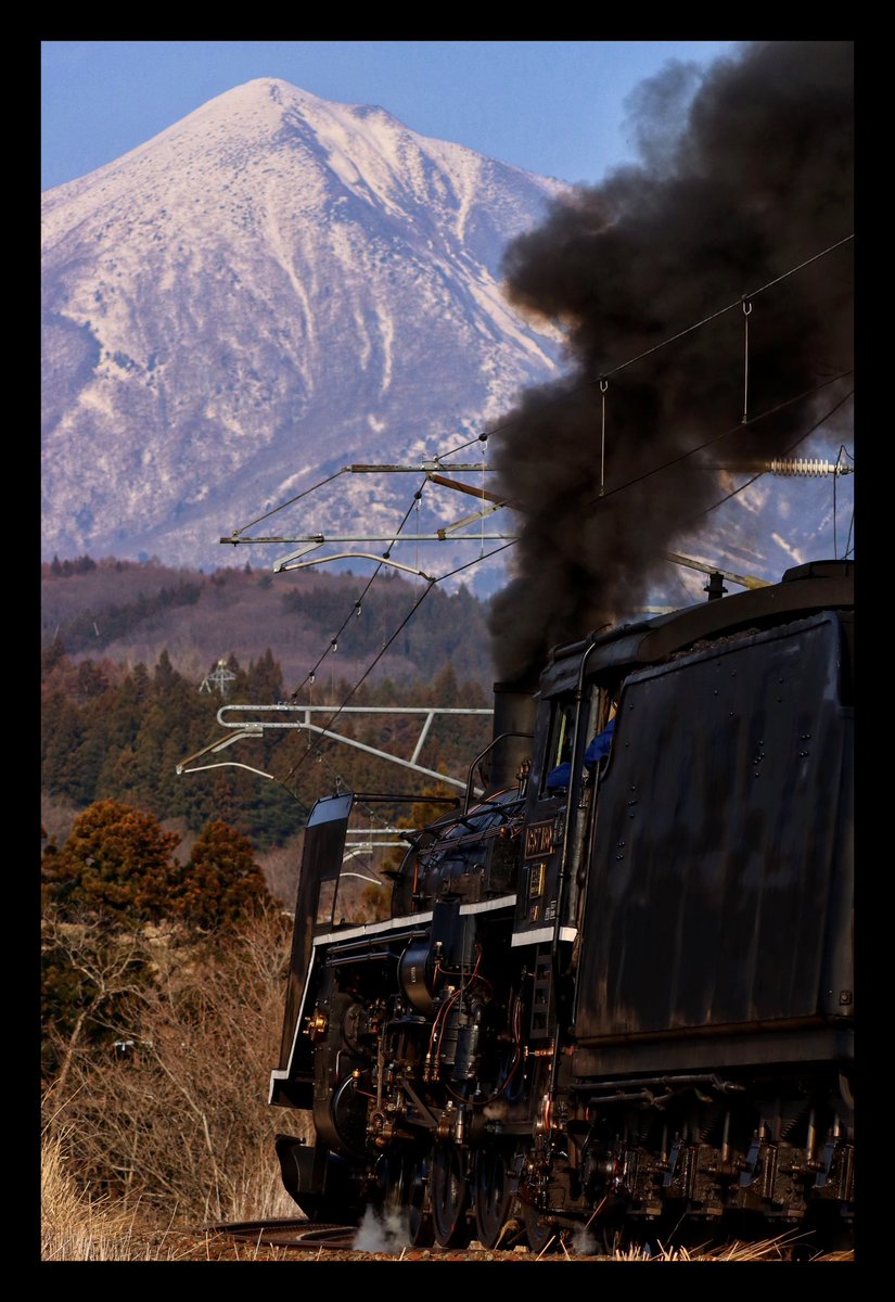 taku55646619's tweet photo. 磐梯山とC57🚂⛰️ https://t.co/CbWtZT95D0