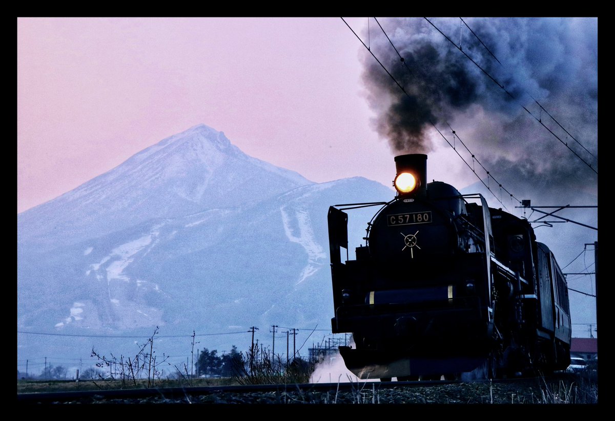 taku55646619's tweet photo. 磐梯山とC57🚂⛰️ https://t.co/CbWtZT95D0