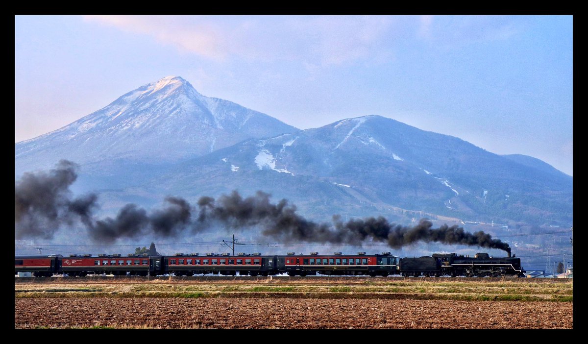 taku55646619's tweet photo. 磐梯山とC57🚂⛰️ https://t.co/CbWtZT95D0