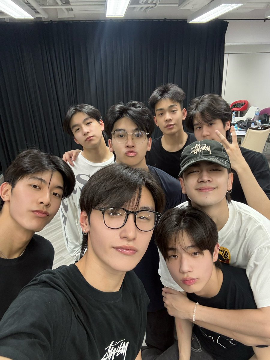 iz_theofficial's tweet photo. ทุกคนนนน ไปเล่น challenge #ถ่ายรูปเป็นหมื่น กันเถอะ อยากเห็นรูปที่น่ารักโคตรๆ ของทุกคน พี่ไอซีพร้อมรีโพสรัวๆแล้ววว

#iZ_StoryTogether #iZ

https://t.co/4sAvgbF1AM https://t.co/Yn2VZx5WwV