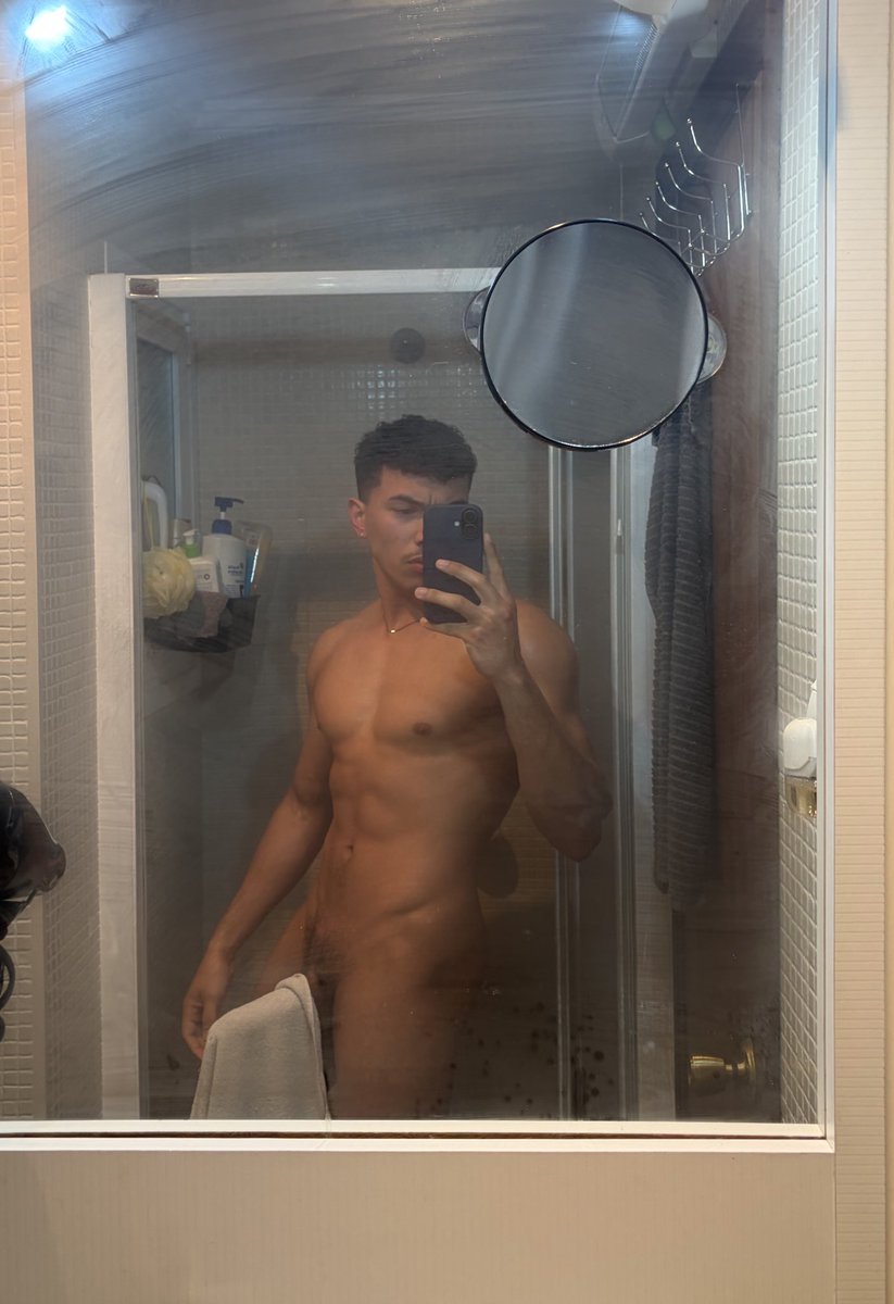 Sebastian28_M's tweet photo. 🎁😈🍆 https://t.co/lLOeiGcGer