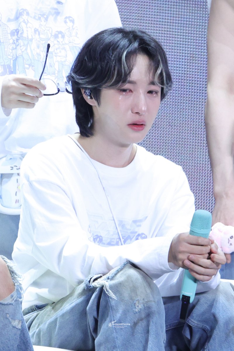 她的第零个耳洞 tweet media