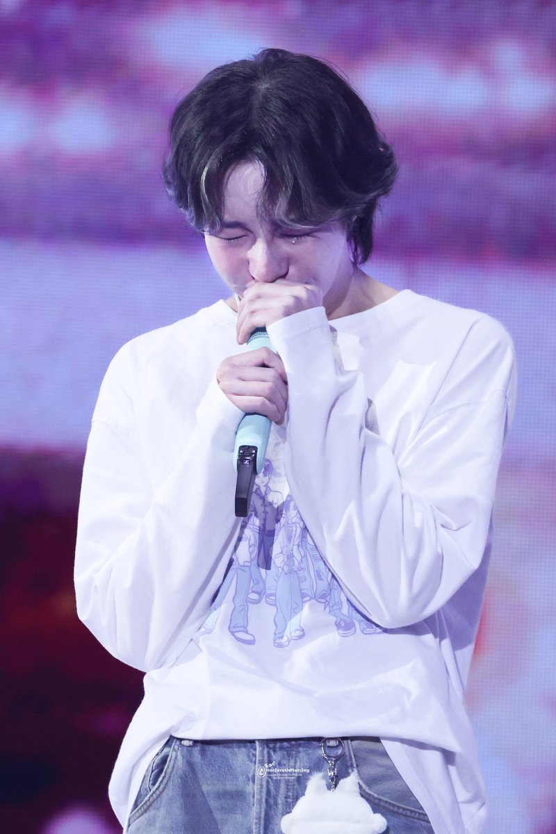 她的第零个耳洞 tweet media