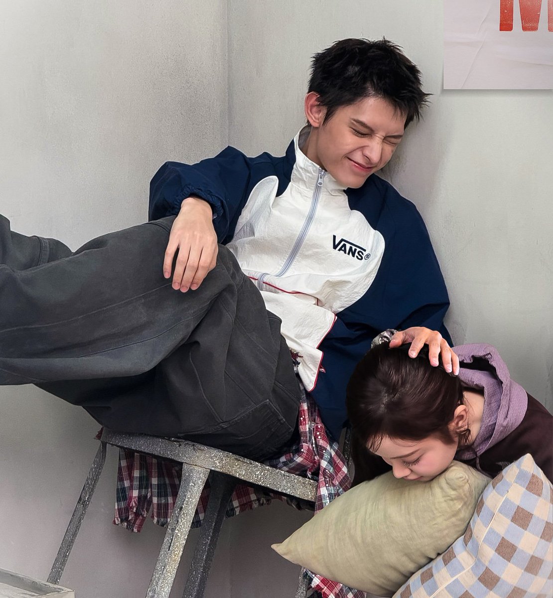 ୨୧ ose tweet media