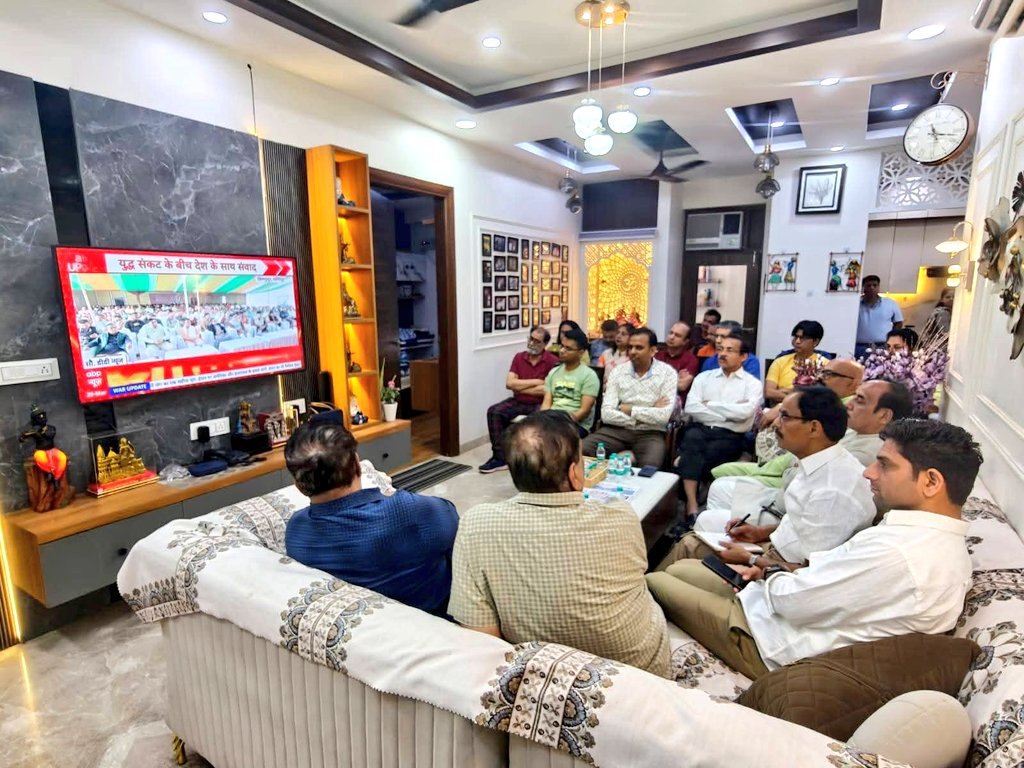 Mahesh Chauhan ( मोदी का परिवार ) tweet media