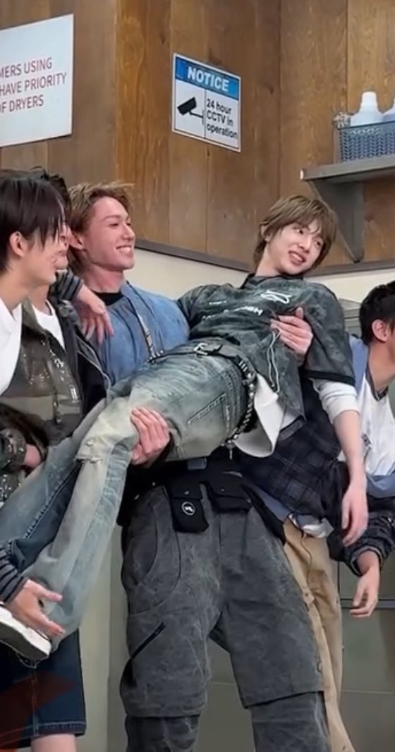 jjukkumiju's tweet photo. help they are so cute 😭🤏 https://t.co/6Im5pmXrYa