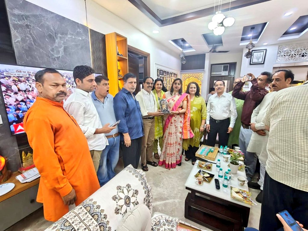 Mahesh Chauhan ( मोदी का परिवार ) tweet media