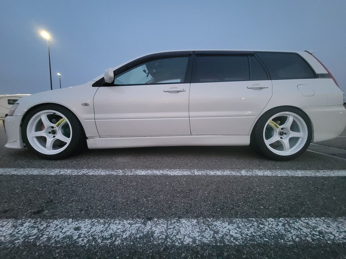 G2__ND5's tweet photo. てことで夏ホイール
AME TRCER GT-V 9.5j+22通し
タイヤはPROXES R1R 245/40/R18
リア爪折り
フロントピロアッパー全寝かせのリア偏心カム全開
リアは一生当たってるしフロントは全切りするとインナーしばきよる　タイヤ育ててどうなるかなー https://t.co/1Tl1C6B6aS