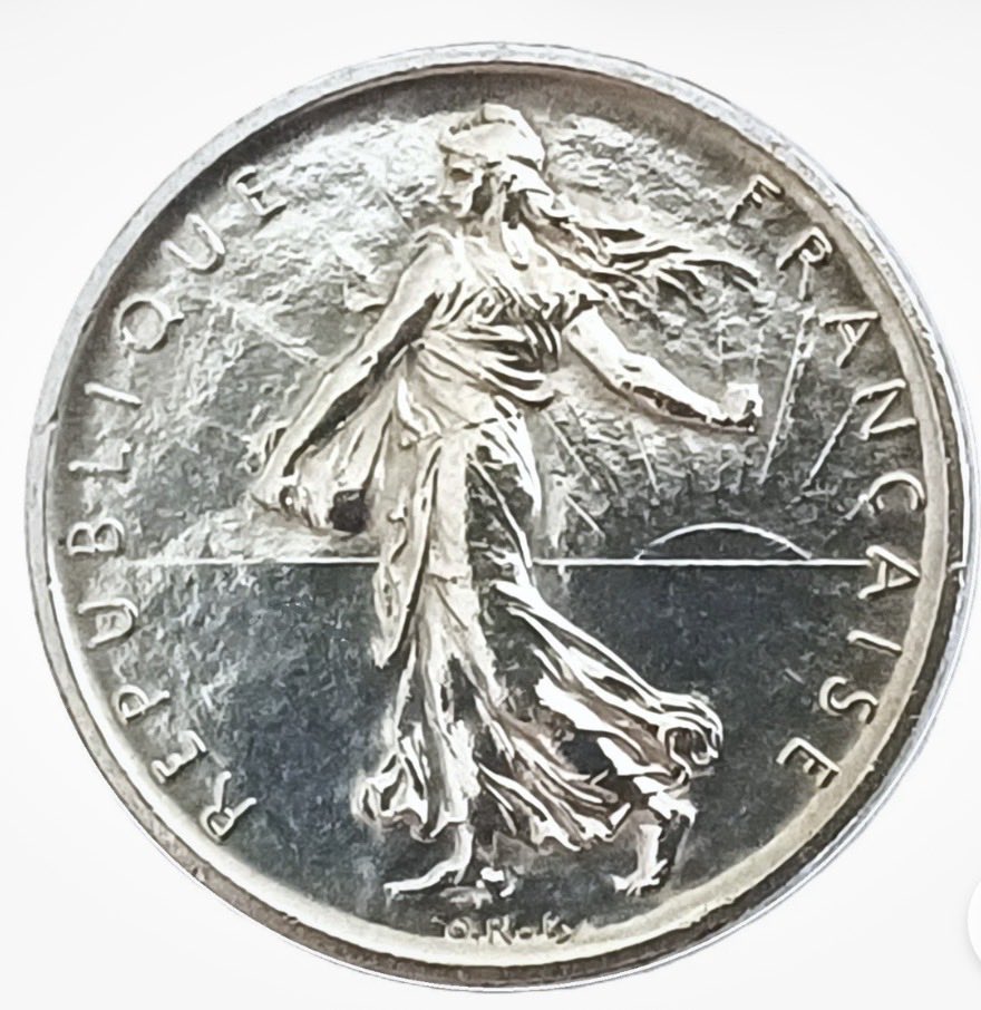 cnumisnice's tweet photo. @BdCMusee Grâce à la réforme du franc et aux mesures structurelles, l’inflation en France est passée d’un niveau à deux chiffres en 1958 à 2 % en 1961. Dans les années 1960, l’inflation s’est stabilisée entre 2,5 % et 5 %.  Le plan Pinay-Rueff et le franc lourd ont été une réussite. https://t.co/3l6du6s38B