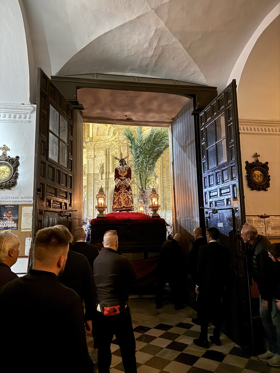 HISTÓRICO 

Sábado de Pasión en Cádiz, momento histórico de la Salida del Señor de la Humillacion.

📸 <a href="/JFSproduciones/">Javier Franco Producciones</a> 

#JavierFrancoProducciones #LaSacristia