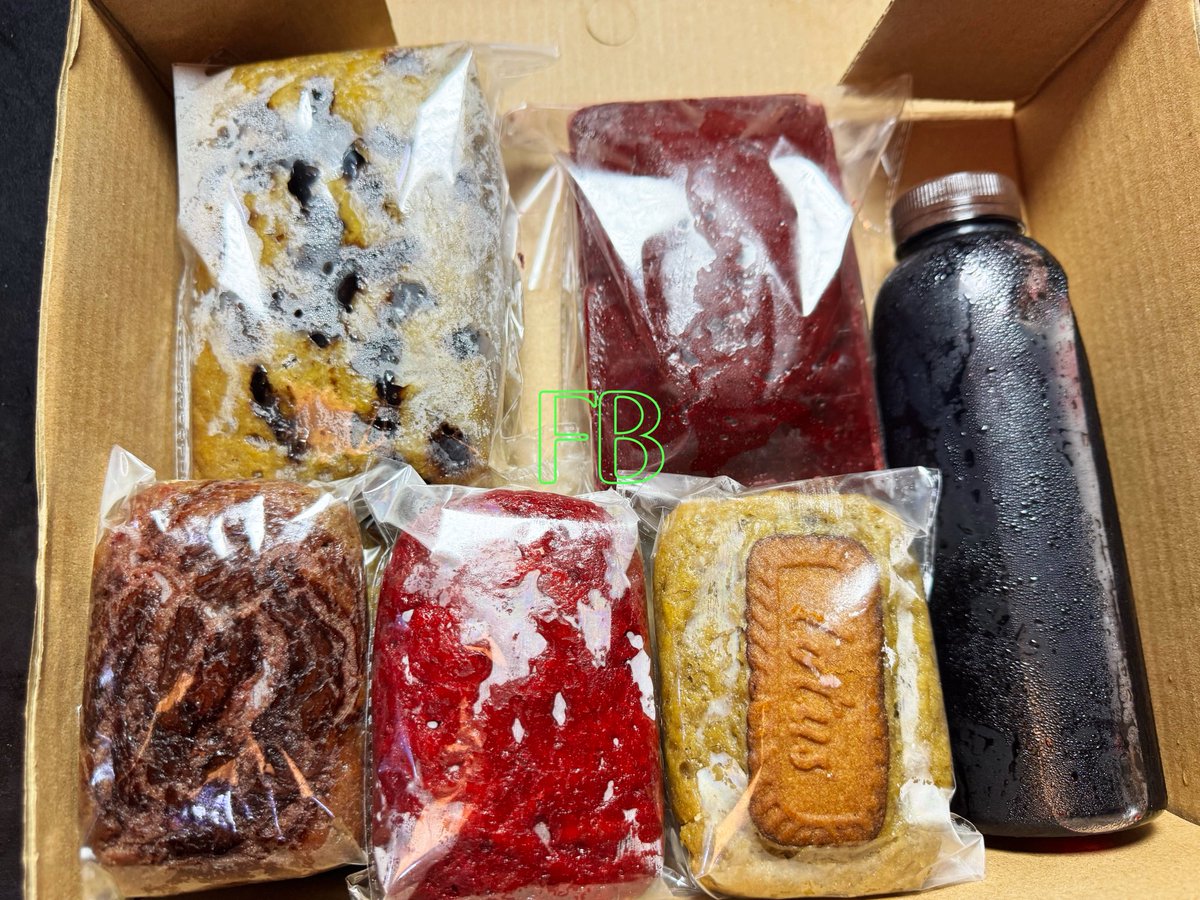 Symply_Amanosi's tweet photo. The Signature Supreme Box!

Consists of:
1 Loaf banana bread.
1 Loaf red velvet cake/chocolate cake.
6 Mini loaves with different toppings.
1 Bottle of Zobo.

DM to order! https://t.co/D0vz7KcCwt