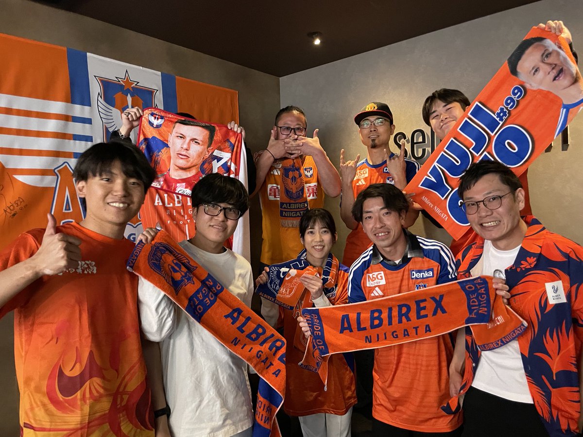 __seleccion's tweet photo. 試合放映にご来店くださった
サポーターの皆様ありがとうございました🦢

苦しい時間が続いてPK戦に突入しましたが
バウマン選手の素晴らしいPKストップもあり
勝利で終わることができました🧤✨

次こそホームで勝ち点3🔥🔥🔥
#albirex
#アイシテルニイガタ
#DAZN公式契約店 https://t.co/Vvd4OcYjsx
