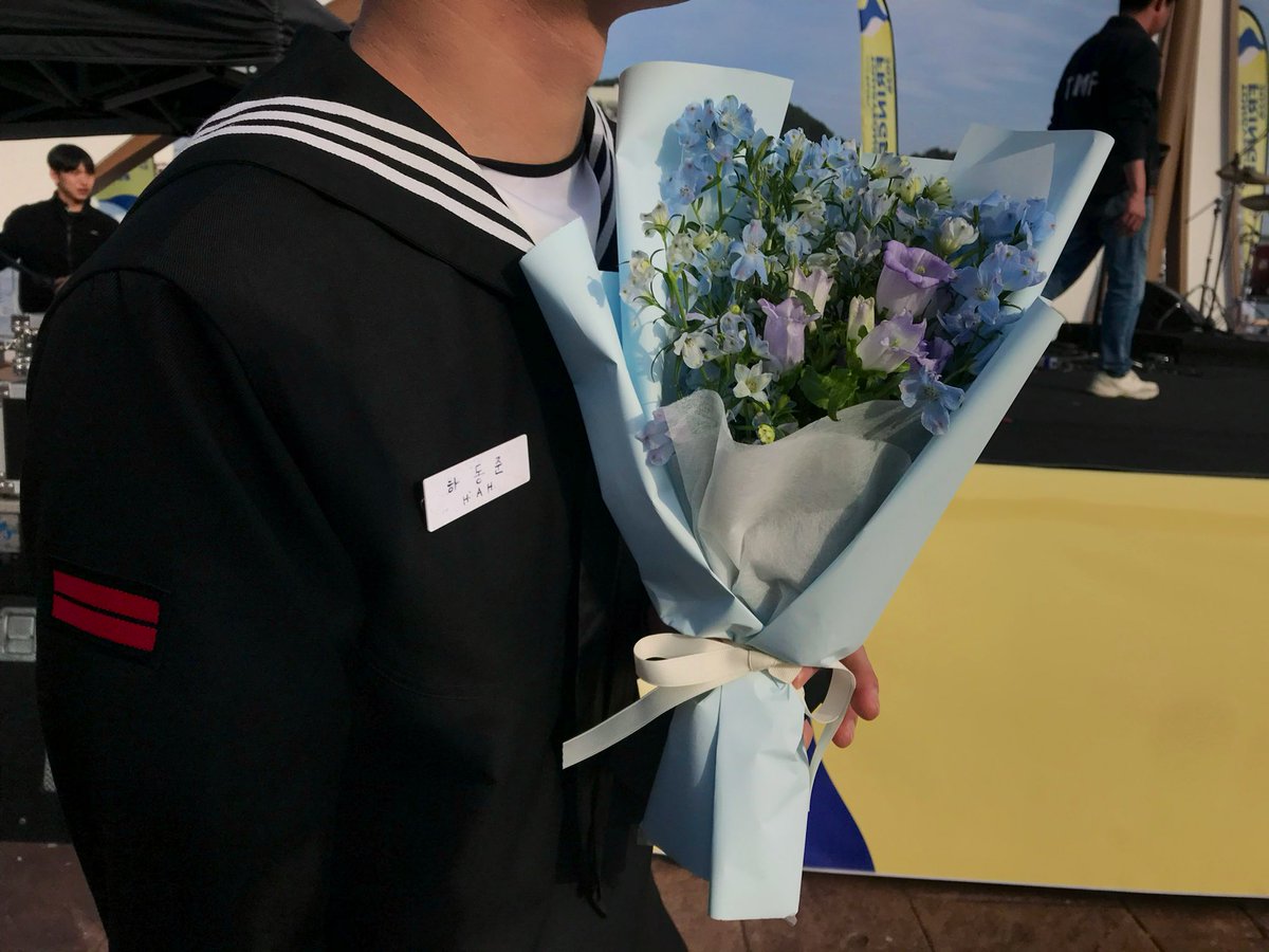 onenfive_'s tweet photo. 💐 https://t.co/8uioOuNOLu