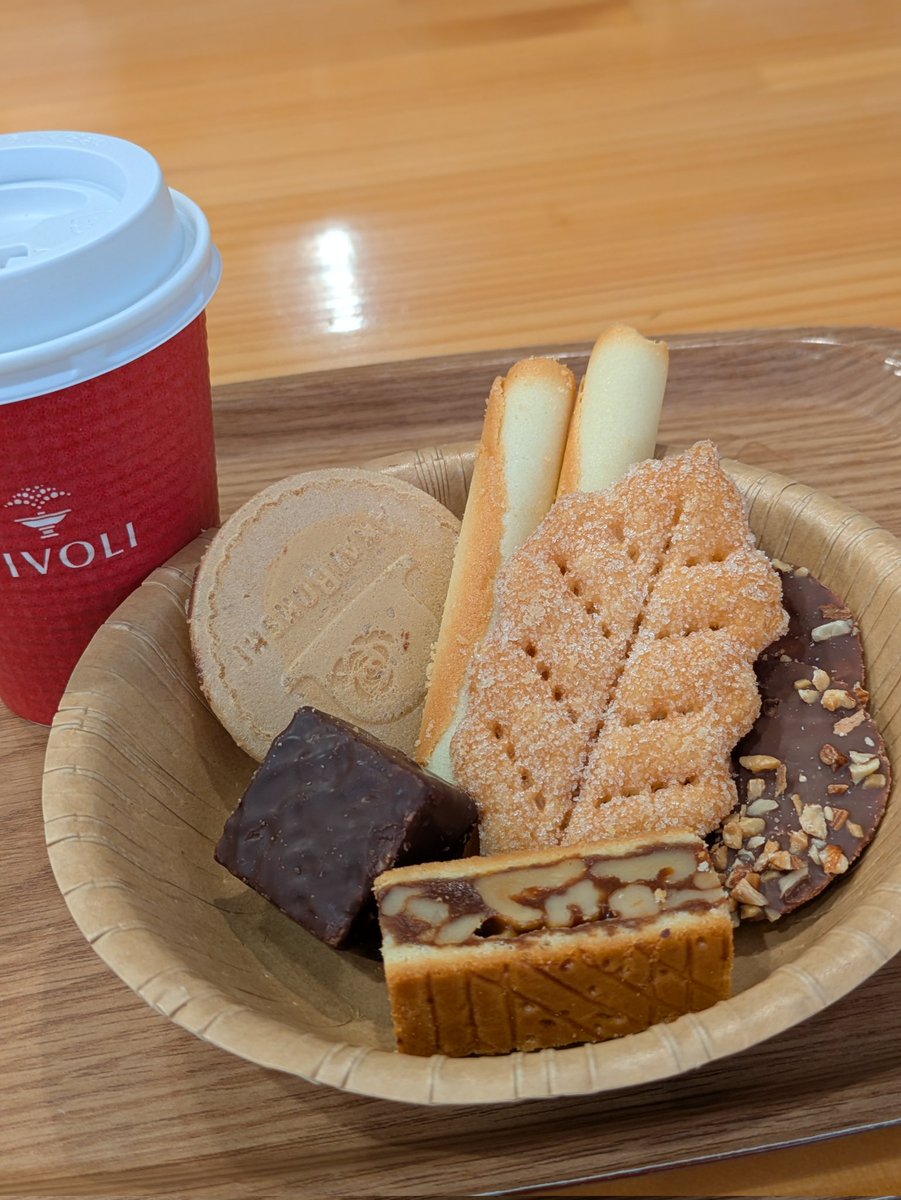 にしむつ tweet media