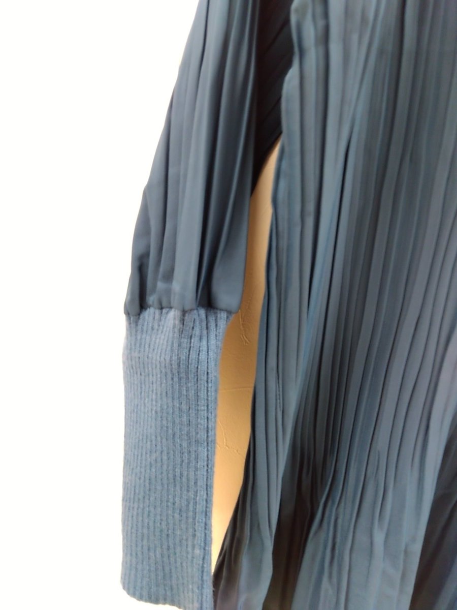 outletshop21's tweet photo. セーターとプリーツの春物チュニック入荷しました。
まだ４月はまだまだ寒い日があります。バスト下がプリーツでボディラインを拾わず貴方の細身かなえます。16280円の品70％OFF4884円 https://t.co/xFnacF28Kz