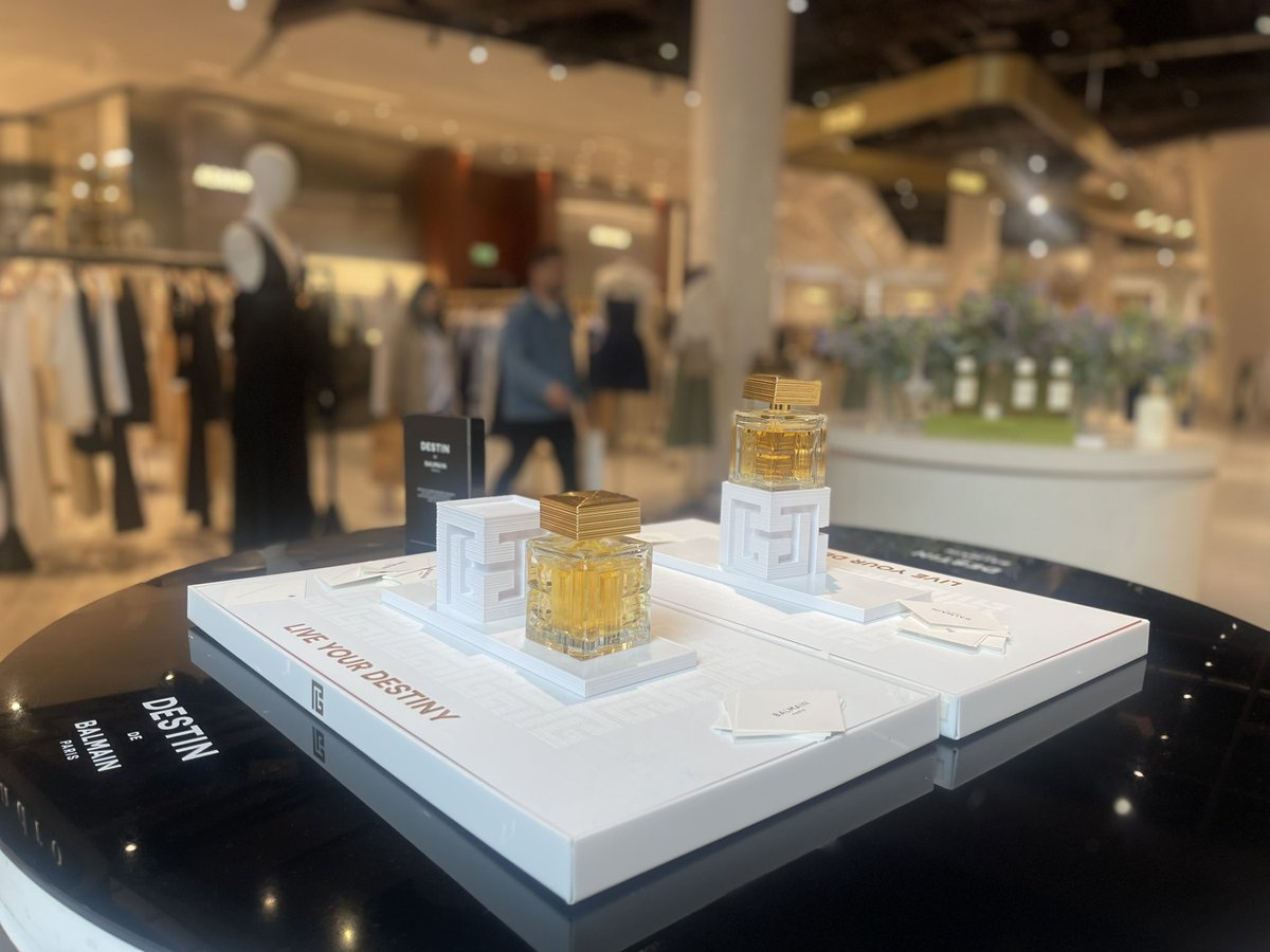 PoopsnoopEditor's tweet photo. The Free Gifts With Purchase Are Back As Selfridges Unveil Massive New Beauty Hall https://t.co/oV14A496H1 @Selfridges @TaraChirpy #balmainbeauty #freegift https://t.co/BtzKEPBVfN