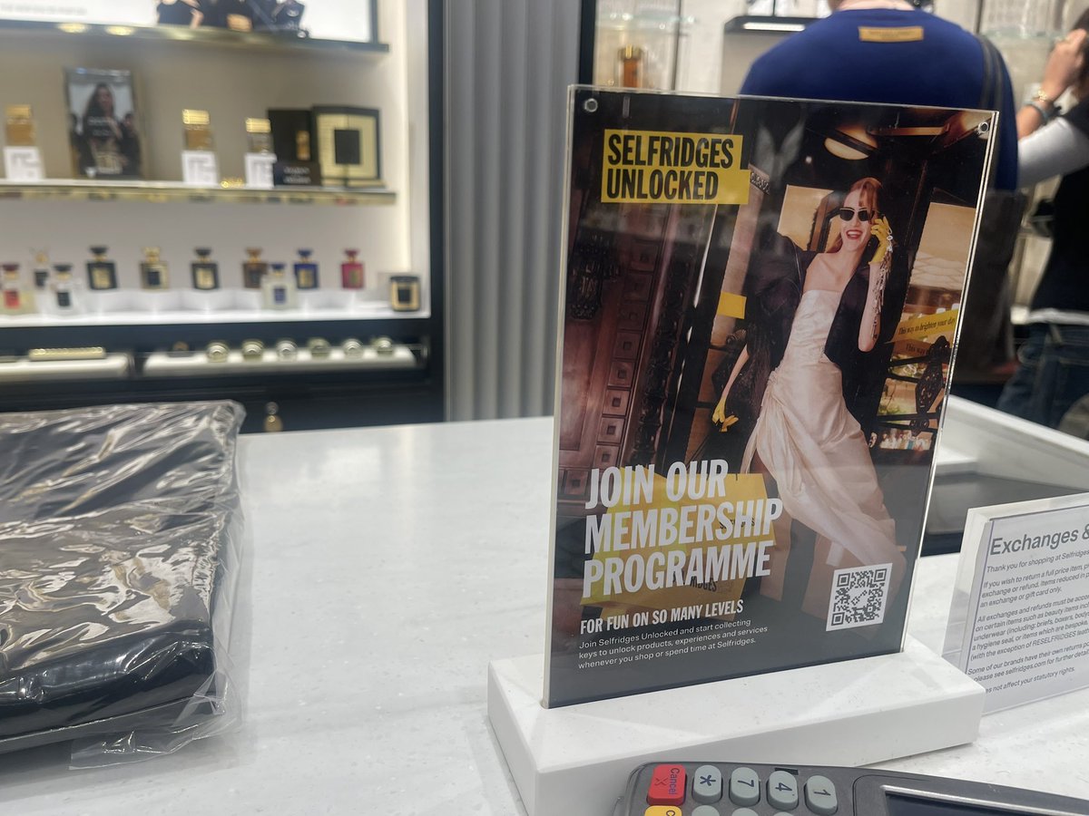 PoopsnoopEditor's tweet photo. The Free Gifts With Purchase Are Back As Selfridges Unveil Massive New Beauty Hall https://t.co/oV14A496H1 @Selfridges @TaraChirpy #balmainbeauty #freegift https://t.co/BtzKEPBVfN